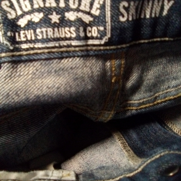 LEVI Strauss and Co Signature skinny girls jeans. Size 14 Regular. - Picture 6 of 7